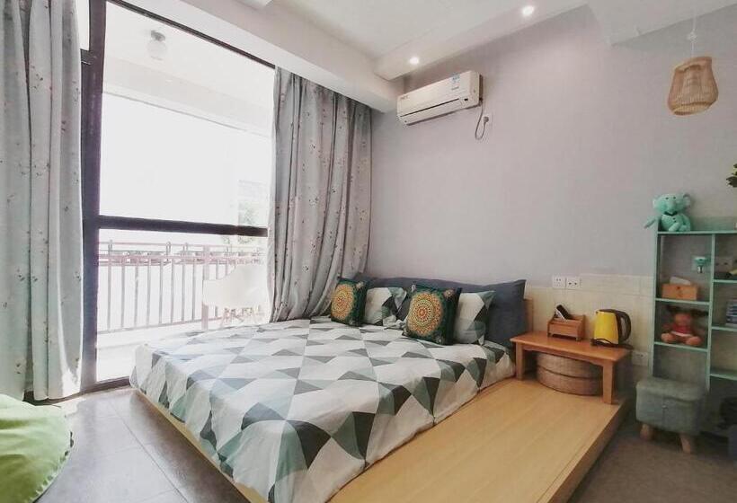 带阳台的豪华间, Hangzhou Citynest Music B&b 杭州栖息地音乐桌游民宿