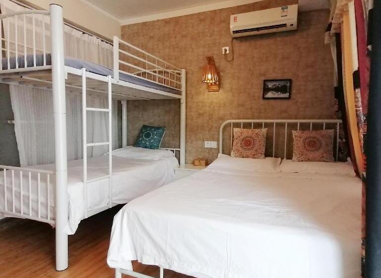 غرفة قياسية مزوَّدة بشُرفة, Hangzhou Citynest Music B&b 杭州栖息地音乐桌游民宿