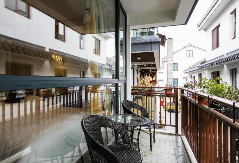غرفة قياسية مزوَّدة بشُرفة, Hangzhou Citynest Music B&b 杭州栖息地音乐桌游民宿