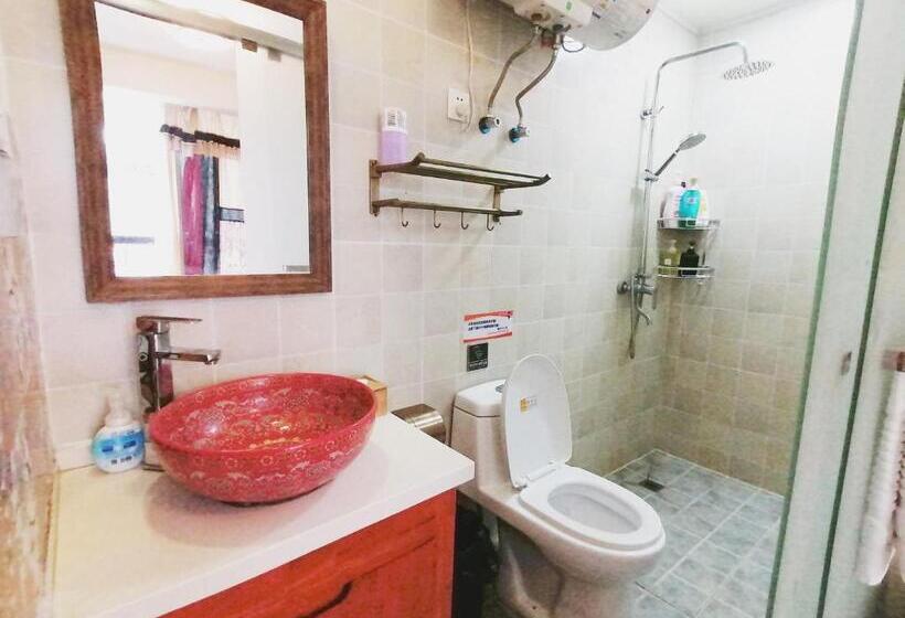 标准间带阳台, Hangzhou Citynest Music B&b 杭州栖息地音乐桌游民宿