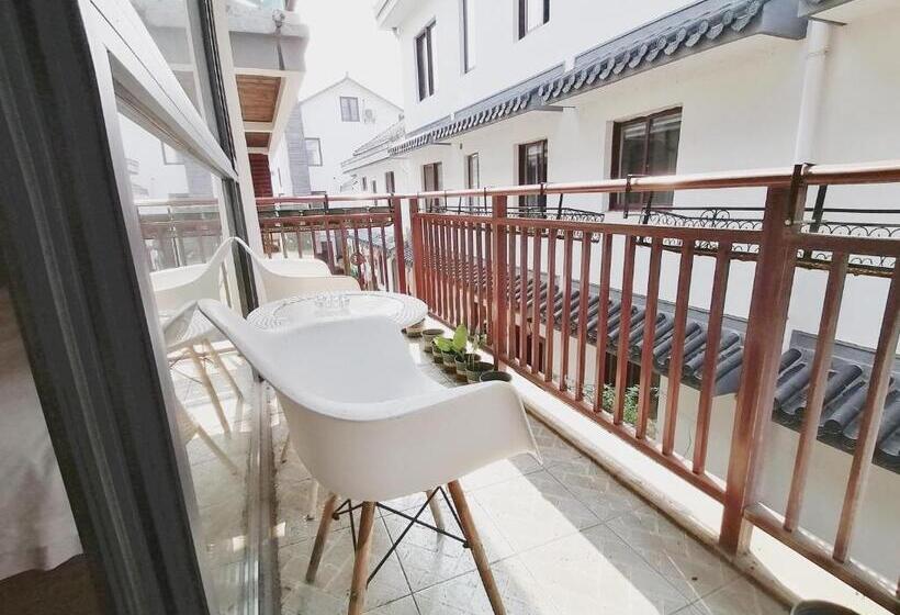 غرفة قياسية مزوَّدة بشُرفة, Hangzhou Citynest Music B&b 杭州栖息地音乐桌游民宿