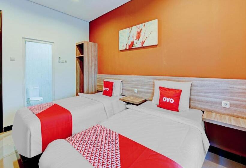 Номер Deluxe, Capital O 90497 Navaya Guest House