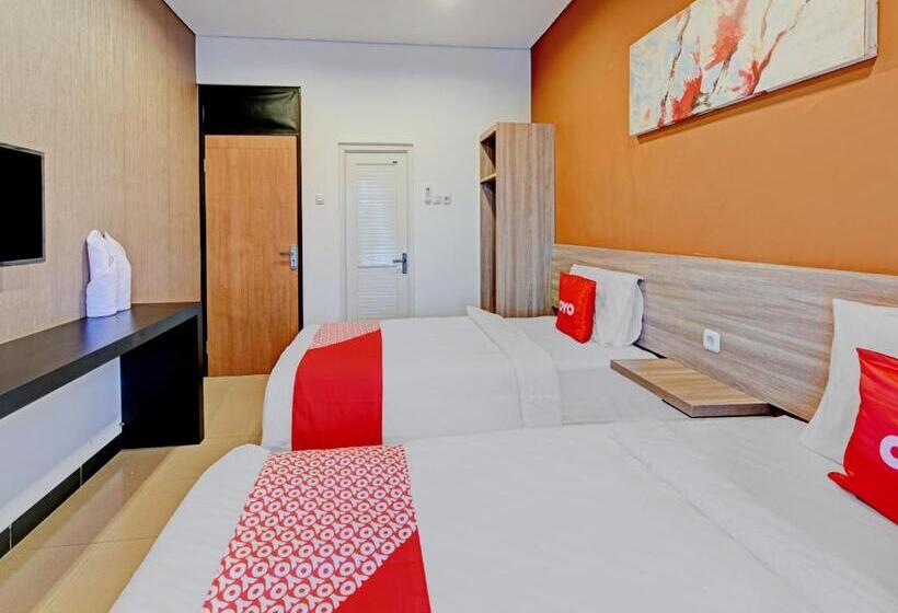 Номер Deluxe, Capital O 90497 Navaya Guest House