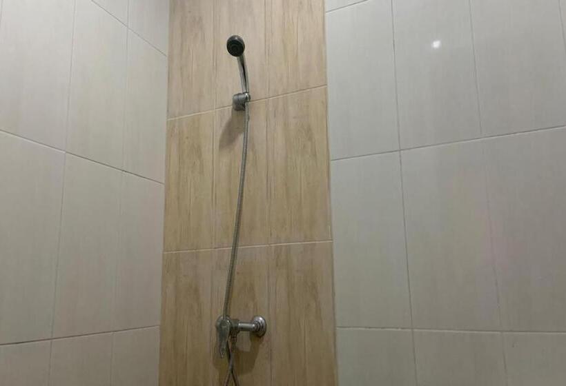 غرفة سوبيريور, Capital O 90497 Navaya Guest House