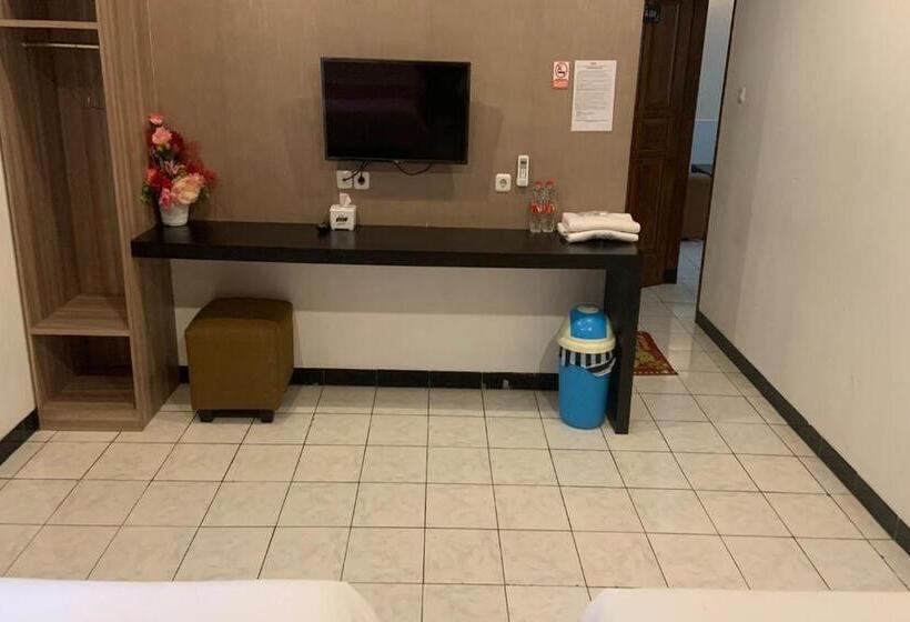 غرفة سوبيريور, Capital O 90497 Navaya Guest House