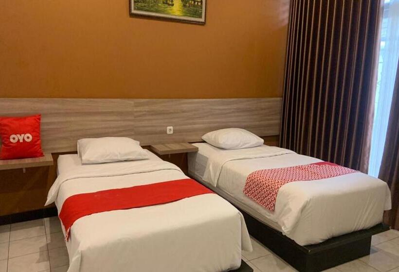 غرفة سوبيريور, Capital O 90497 Navaya Guest House