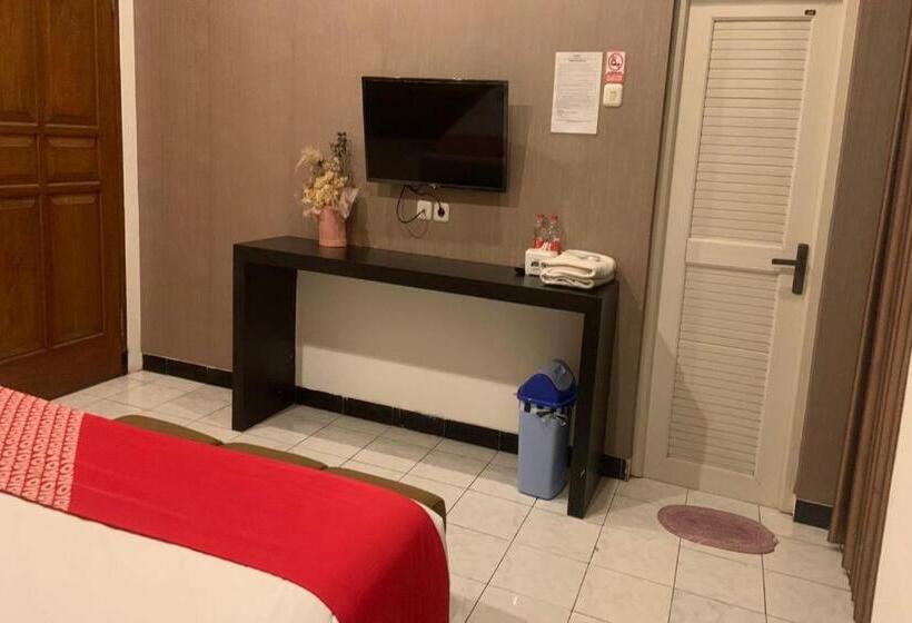 جناح ديلوكس, Capital O 90497 Navaya Guest House