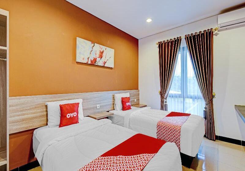 Номер Deluxe, Capital O 90497 Navaya Guest House