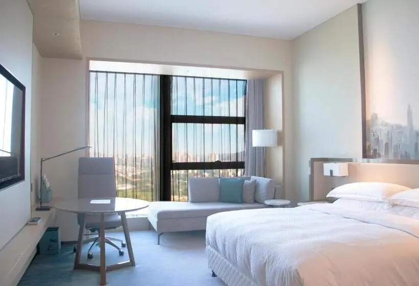 キングサイズベッド、シティビューデラックスルーム, Four Points By Sheraton Wuhan, Jiangxia