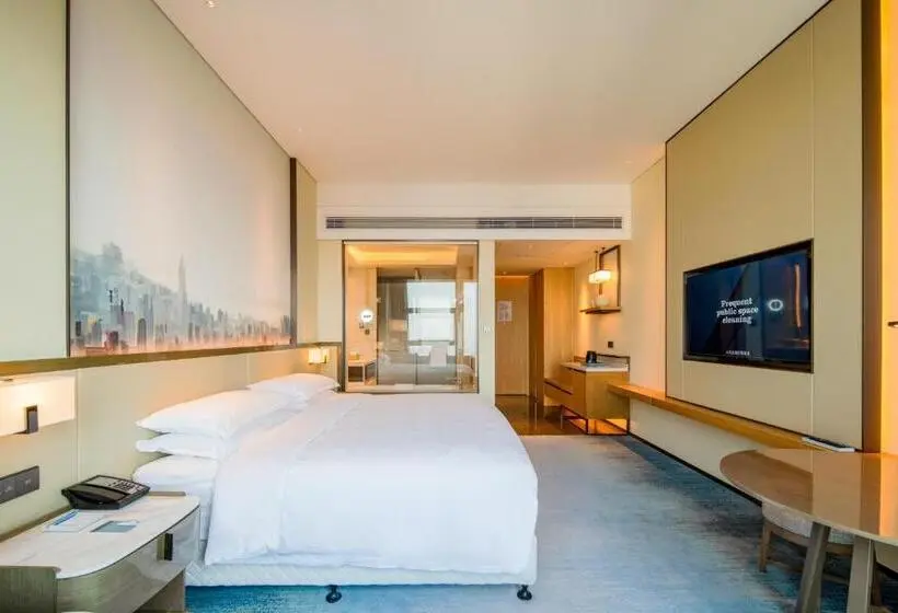 キングサイズベッド、シティビューデラックスルーム, Four Points By Sheraton Wuhan, Jiangxia