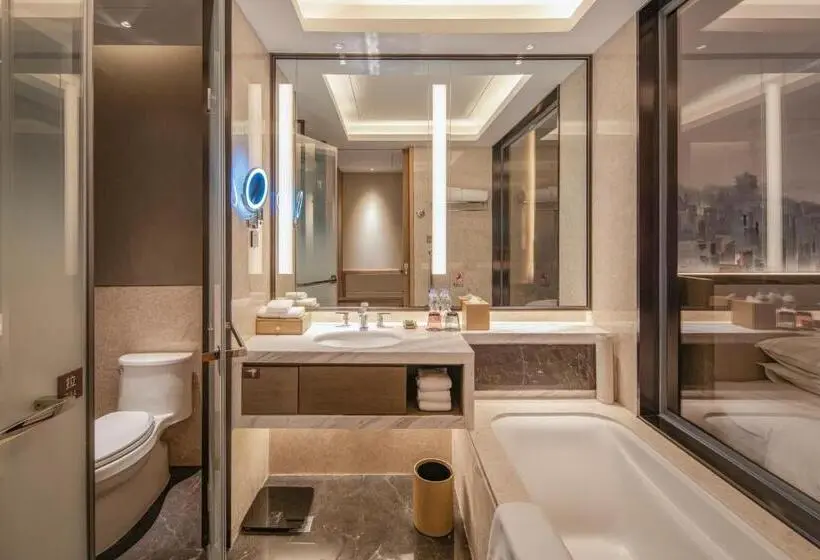 キングサイズベッド、シティビューデラックスルーム, Four Points By Sheraton Wuhan, Jiangxia