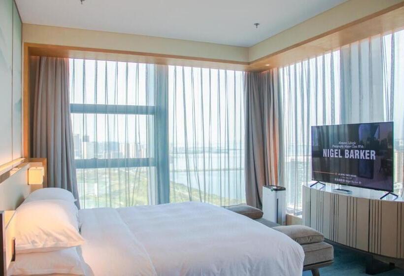 Deluxe Suite, Four Points By Sheraton Wuhan, Jiangxia