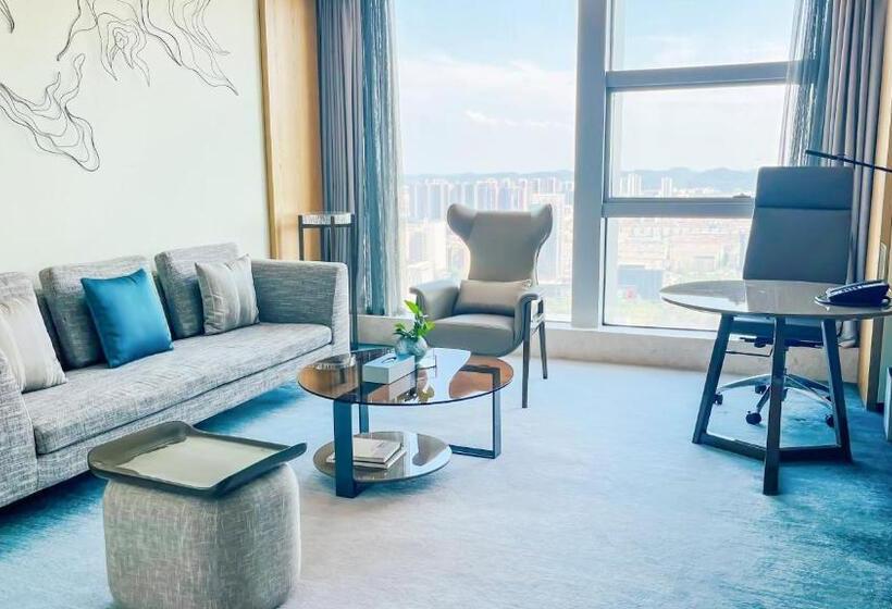 Deluxe Suite, Four Points By Sheraton Wuhan, Jiangxia