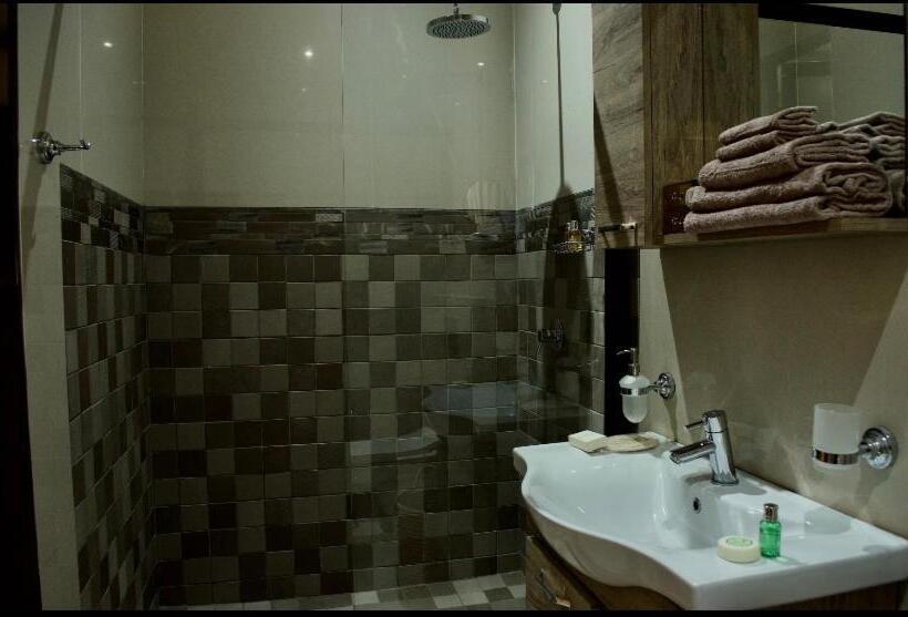 استودیوی لوکس, Masawara Urban Retreat