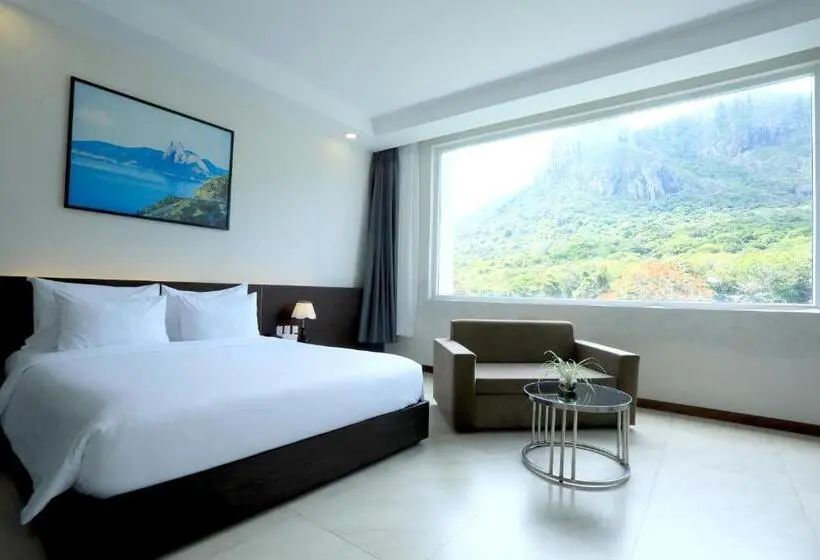 اتاق استاندارد با چشم‌انداز کوهستان, Orson Hotel & Resort Private Beach Con Dao   Snorkeling Turtle Release Tour