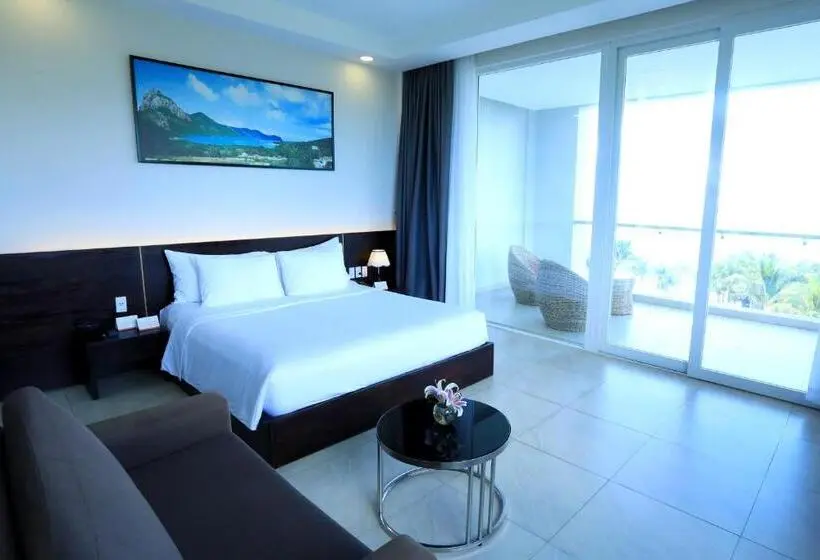 سوییت لوکس, Orson Hotel & Resort Private Beach Con Dao   Snorkeling Turtle Release Tour