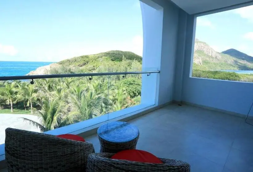 سوییت لوکس, Orson Hotel & Resort Private Beach Con Dao   Snorkeling Turtle Release Tour
