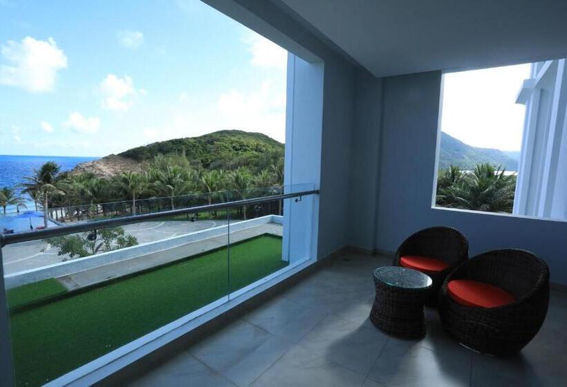 اتاق استاندارد چهارنفره با بالکن, Orson Hotel & Resort Con Dao
