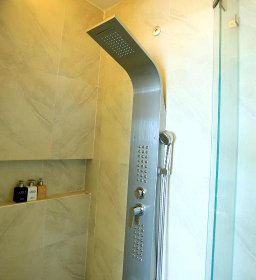 اتاق استاندارد چهارنفره با بالکن, Orson Hotel & Resort Con Dao