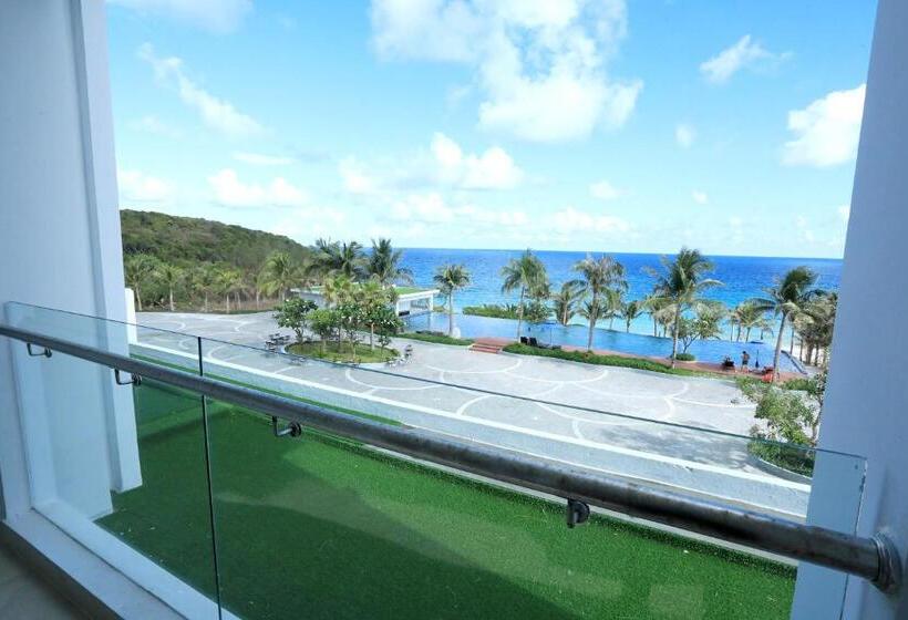 اتاق استاندارد چهارنفره با بالکن, Orson Hotel & Resort Con Dao