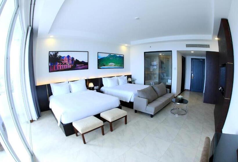 اتاق استاندارد چهارنفره با بالکن, Orson Hotel & Resort Con Dao