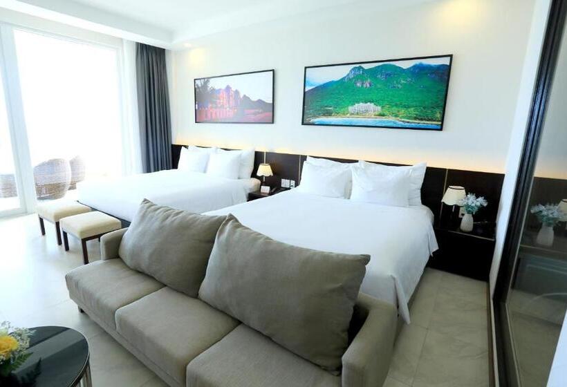 اتاق استاندارد چهارنفره با بالکن, Orson Hotel & Resort Con Dao