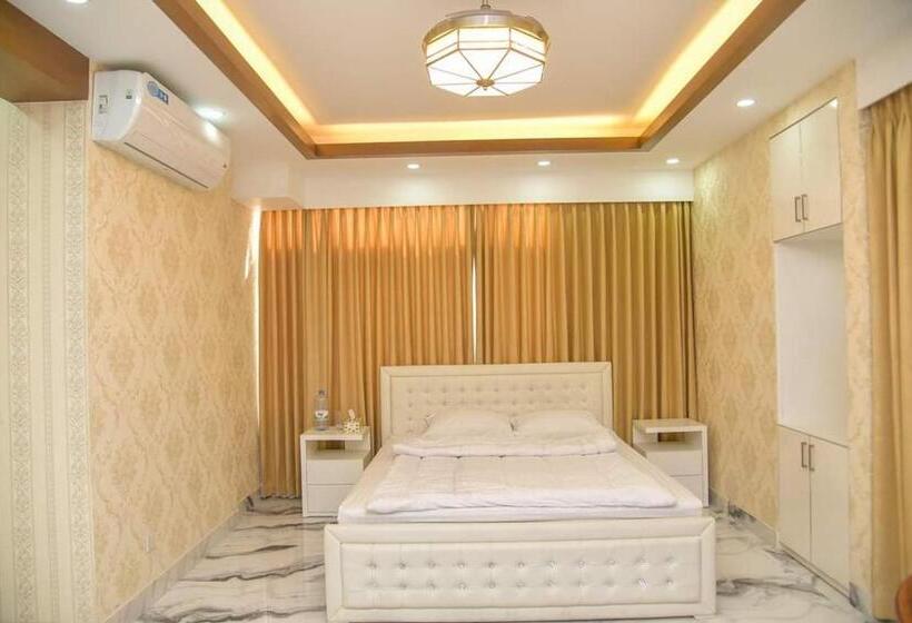 اتاق لوکس, The Castle Inn