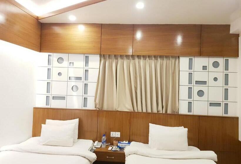 اتاق استاندارد با بالکن, The Castle Inn