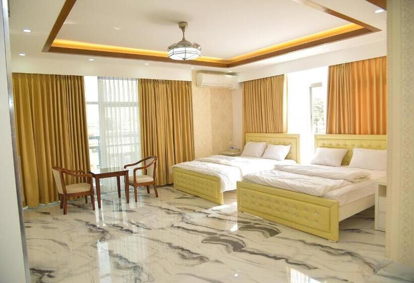 اتاق استاندارد با بالکن, The Castle Inn