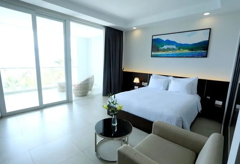 اتاق لوکس با چشم‌انداز دریا, Orson Hotel & Resort Private Beach Con Dao   Snorkeling Turtle Release Tour