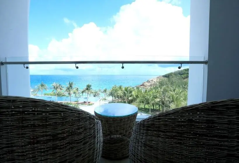 اتاق لوکس با چشم‌انداز دریا, Orson Hotel & Resort Private Beach Con Dao   Snorkeling Turtle Release Tour