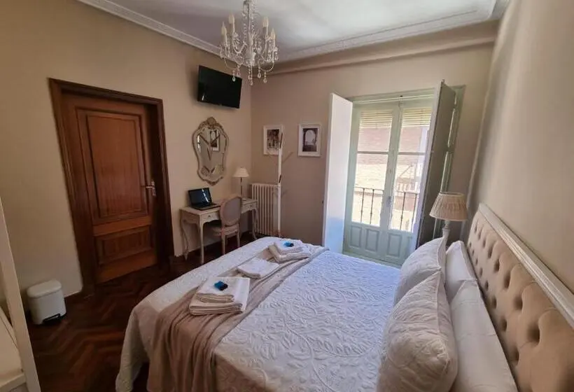 اتاق لوکس, Casa De Lorca