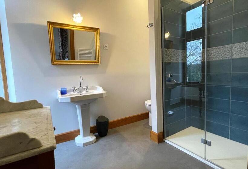 家庭套房, L Abeaupiniere