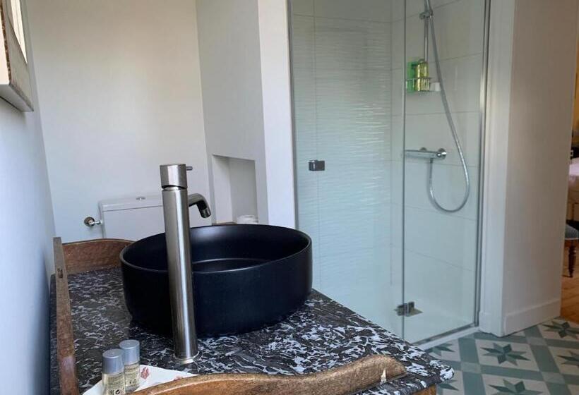 标准间, L Abeaupiniere