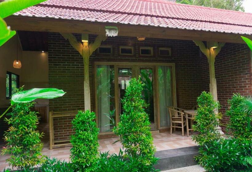 חדר משפחתי, Prayatna Villas