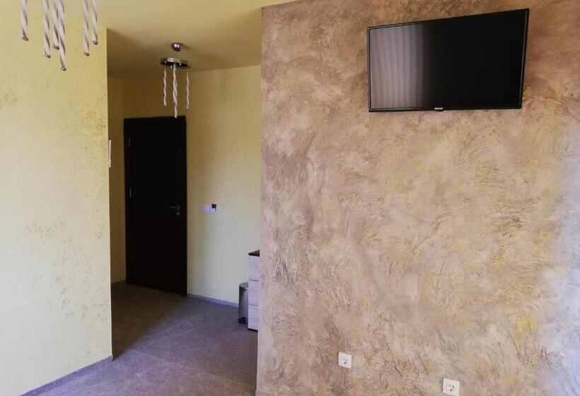 غرفة قياسية مزوَّدة بتراس, Complex Monaco Hotel & Casino