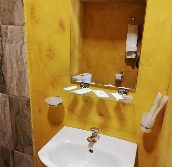 חדר קלאסי לארבעה, Complex Monaco Hotel & Casino