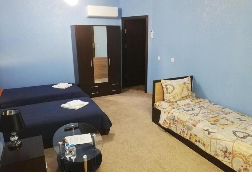 غرفة قياسية ثلاثية مزودة بتراس, Complex Monaco Hotel & Casino