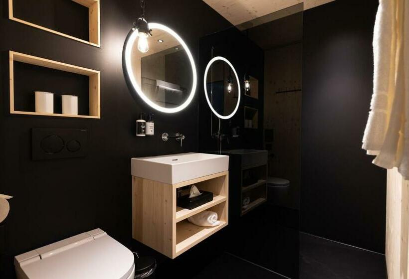 Семейный Номер, Bretter