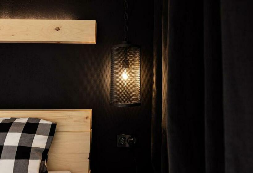 غرفة عائلية, Bretter