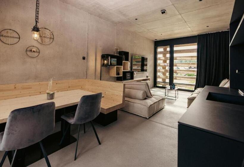 جناح عائلي, Bretter