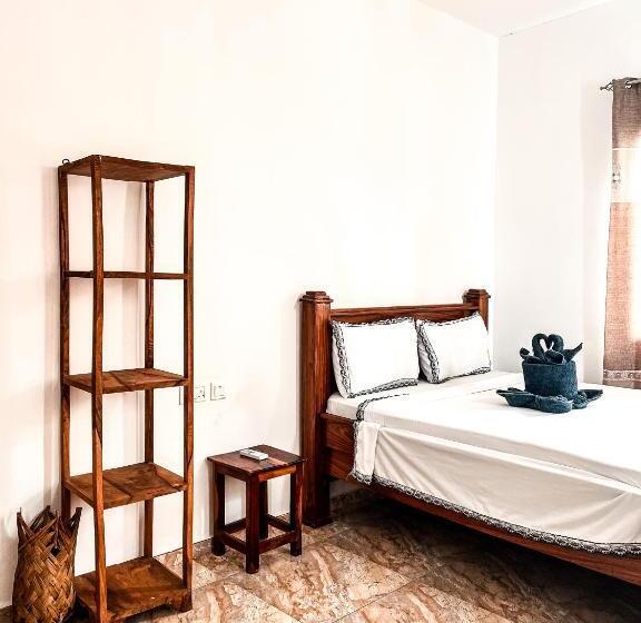 Номер Стандарт, Cezere The Palm