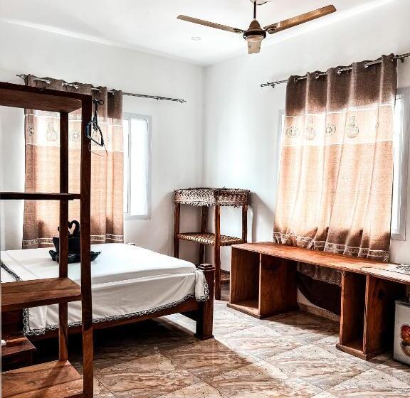 スタンダードルーム, Cezere The Palm