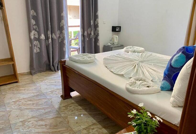 غرفة قياسية مزوَّدة بشُرفة, Cezere The Palm