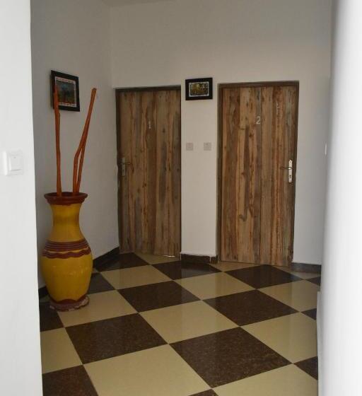 エコノミールーム, Cezere The Palm