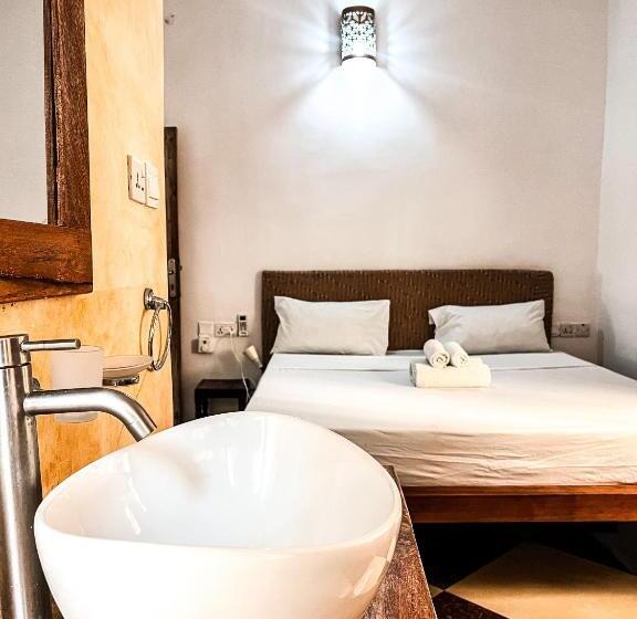 エコノミールーム, Cezere The Palm