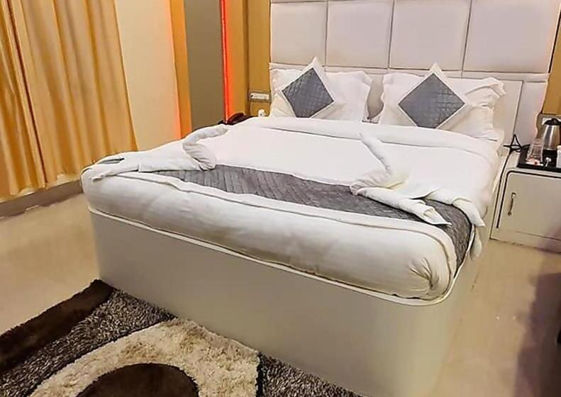 חדר סטנדרט, Gokul Raj By Wb S