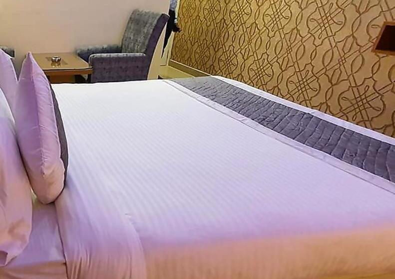 Номер Deluxe, Gokul Raj By Wb S