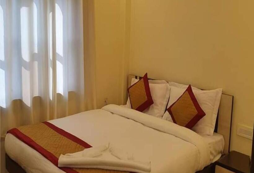 חדר דלוקס, Gokul Raj By Wb S