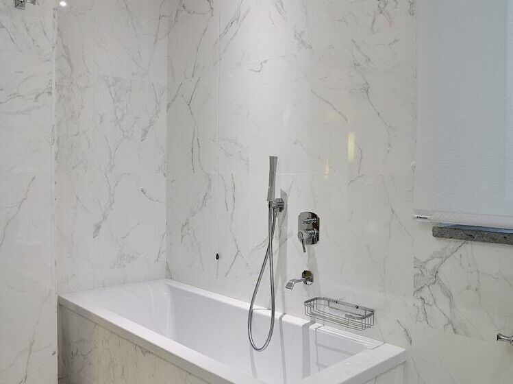 سوییت پرستیژ, Niccolo  V   Terme Dei Papi